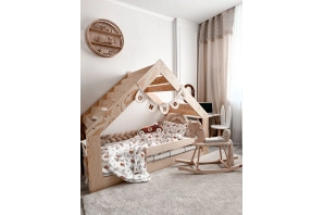 Łóżko domek dla dziecka z niską konstrukcją i stelażem MOON G Montessori Drewniane