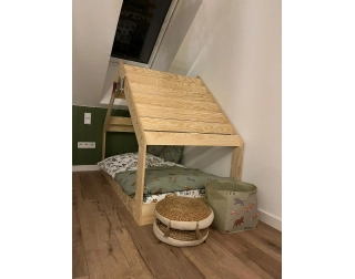 Łóżko domek dla dziecka z niską konstrukcją i stelażem MOON G Montessori Drewniane