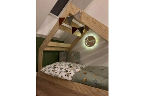 Łóżko domek dla dziecka z niską konstrukcją i stelażem MOON G Montessori Drewniane