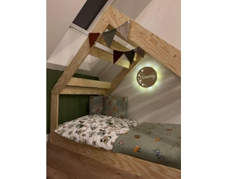 Łóżko domek dla dziecka z niską konstrukcją i stelażem MOON G Montessori Drewniane