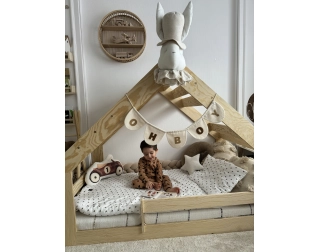 Łóżko domek dla dziecka z niską konstrukcją i stelażem MOON G Montessori Drewniane