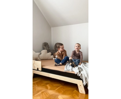 Łóżko pojedyncze dla dzieci z barierką i stelażem PUZZLE BR1 Montessori Drewniane