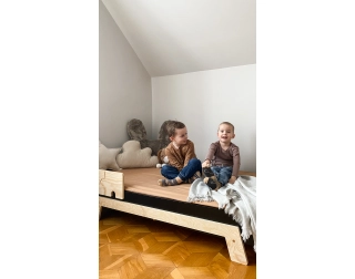 Łóżko pojedyncze dla dzieci z barierką i stelażem PUZZLE BR1 Skandynawskie Sosnowe