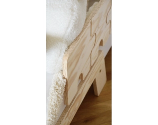 Łóżko pojedyncze dla dzieci z barierką i stelażem PUZZLE BR1 Montessori Drewniane