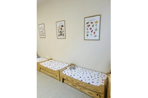 Łóżko dziecięce z szufladą i stelażem TILA 10 Montessori Drewniane