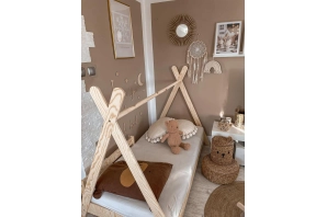 Łóżko domek dla dziecka z barierką i stelażem TIPI Montessori Drewniane