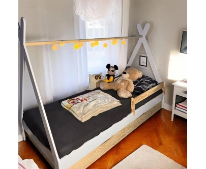 Łóżko domek dla dziecka z szufladą, barierką i stelażem TIPI D Montessori Drewniane