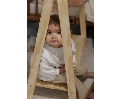 Wieszak na ubrania dla dzieci z półką na buty TIPI Montessori  Drewniany