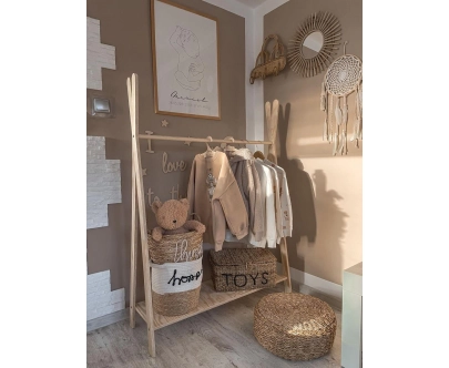 Wieszak na ubrania dla dzieci z półką na buty TIPI Montessori  Drewniany