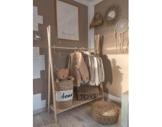 Wieszak na ubrania dla dzieci z półką na buty TIPI Montessori  Drewniany