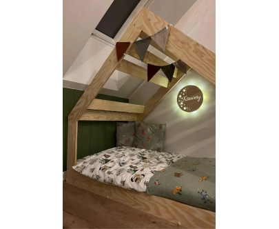 Łóżko domek dla dziecka z niską konstrukcją i stelażem MOON G Montessori Drewniane