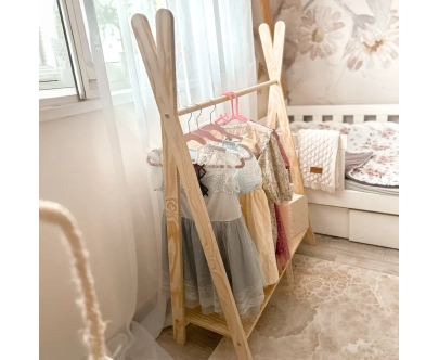 Wieszak na ubrania dla dzieci z półką na buty TIPI Montessori  Drewniany