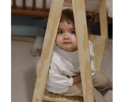 Wieszak na ubrania dla dzieci z półką na buty TIPI Montessori  Drewniany