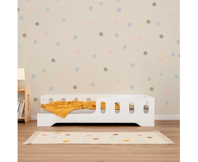 Łóżko pojedyncze dla dzieci z barierką i stelażem TILA 1 Montessori Drewniane