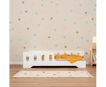 Łóżko pojedyncze dla dzieci z barierką i stelażem TILA 1 Montessori Drewniane