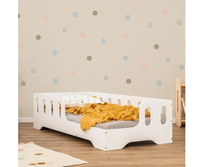 Łóżko pojedyncze dla dzieci z barierką i stelażem TILA 1 Montessori Drewniane