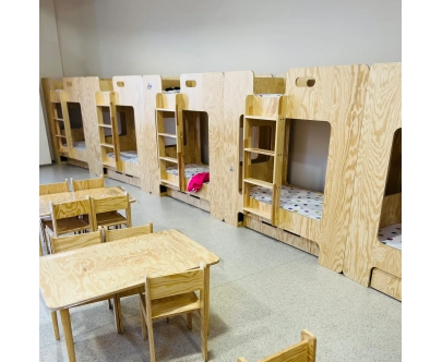 Łóżko piętrowe dla dzieci z szufladą i stelażem MIMI D Montessori Drewniane