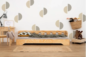 Łóżko pojedyncze dla dzieci z barierką i stelażem sofa TILA 5S Skandynawskie Sosnowe
