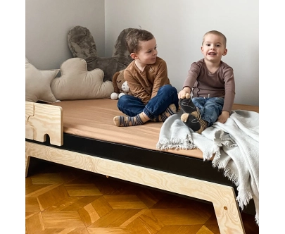 Łóżko pojedyncze dla dzieci z barierką i stelażem PUZZLE BR1 Montessori Drewniane