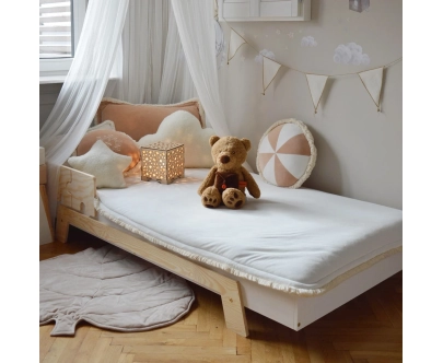 Łóżko pojedyncze dla dzieci z barierką i stelażem PUZZLE BR1 Montessori Drewniane