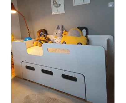 Łóżko dziecięce z szufladą i stelażem PIPI Montessori Drewniane