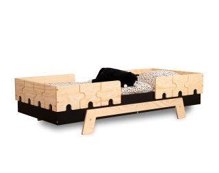 Łóżko pojedyncze dla dzieci z barierkami i stelażem PUZZLE BR2 Montessori Drewniane