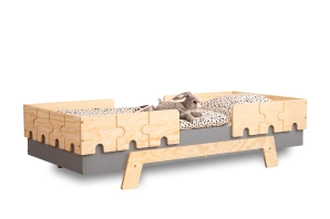 Łóżko pojedyncze dla dzieci z barierkami i stelażem PUZZLE BR2 Montessori Drewniane