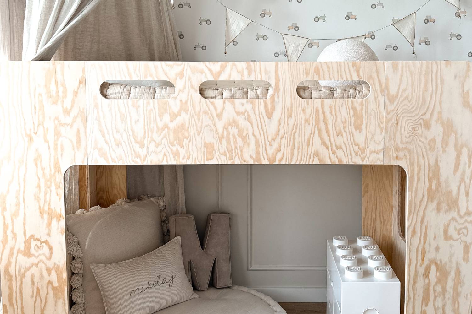 Łóżko piętrowe pojedyncze dla dziecka z antresolą MIMI A Montessori Drewniane