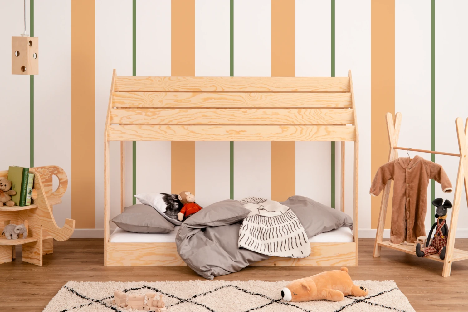 Łóżko domek dla dziecka z niską konstrukcją i stelażem MOON M Montessori Drewniane