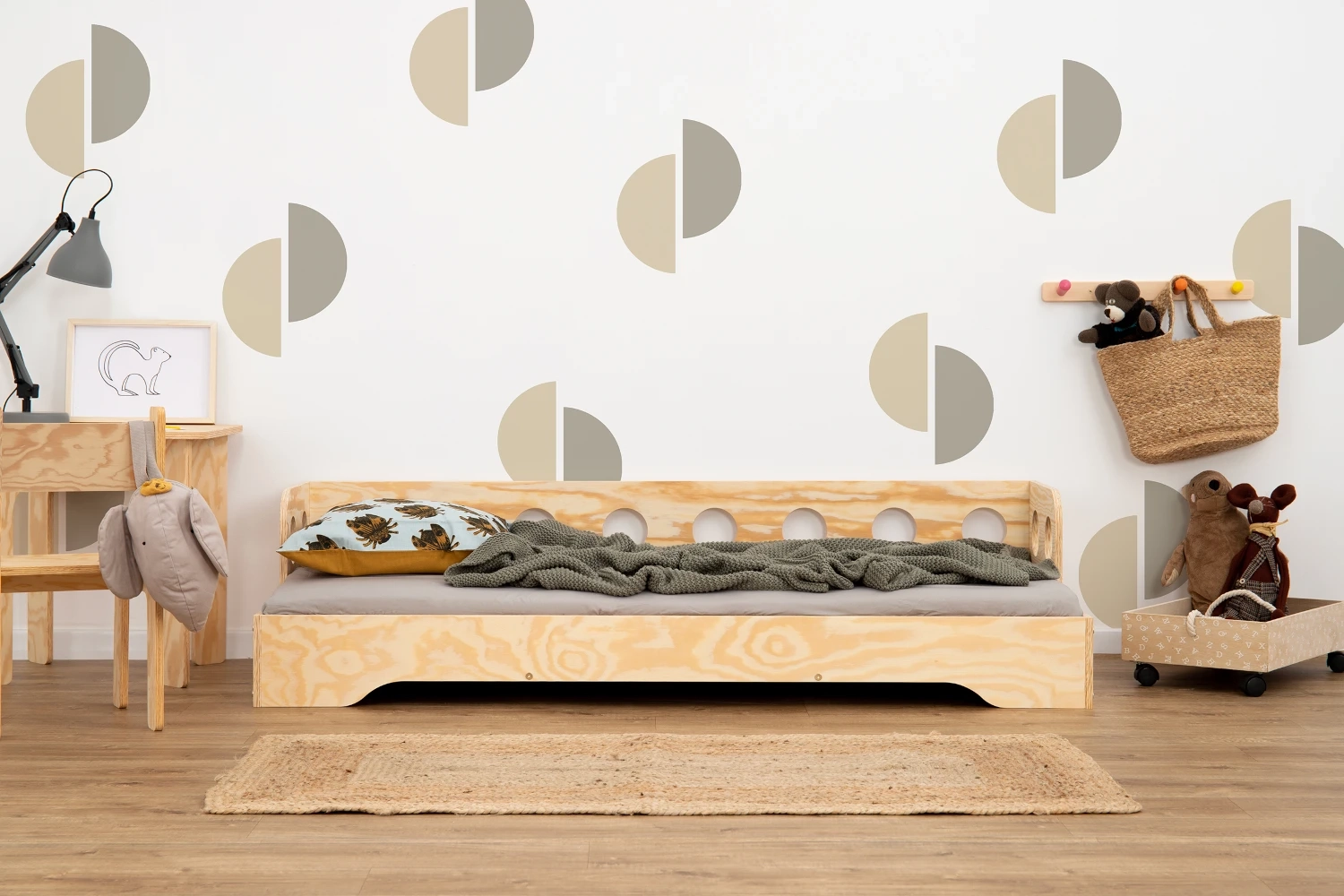 Łóżko pojedyncze dla dzieci z barierką i stelażem sofa TILA 5S Montessori Drewniane (Wybierz rozmiar: 100x200 - Wybierz kolor: Niebieski)